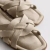 Mules met geweven bandjes