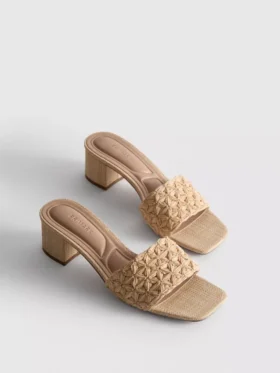 Mules met raffia blokhakken