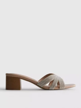 Mules met versierde kruisbandjes en blokhakken
