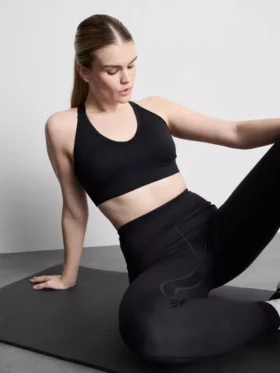 Naadloze crop top met gekruiste rug voor sport