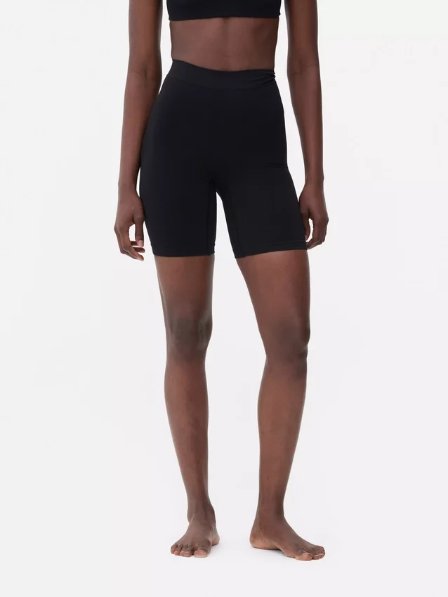 Naadloze shorts die je billen liften
