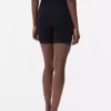 Naadloze shorts die je billen liften
