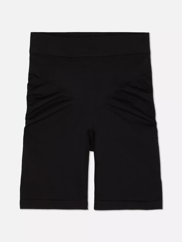 Naadloze shorts die je billen liften