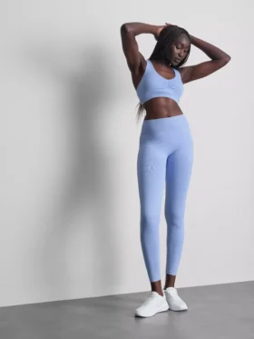 Naadloze sportieve crop top met bandjes