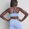 Naadloze sportieve crop top met bandjes