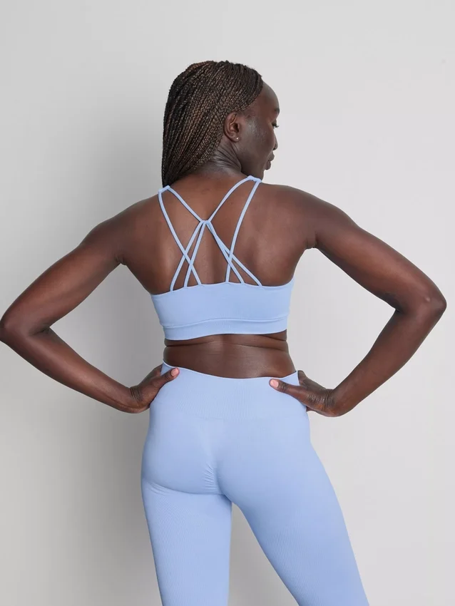 Naadloze sportieve crop top met bandjes