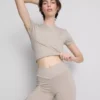 Naadloze sportshort met gekruiste tailleband