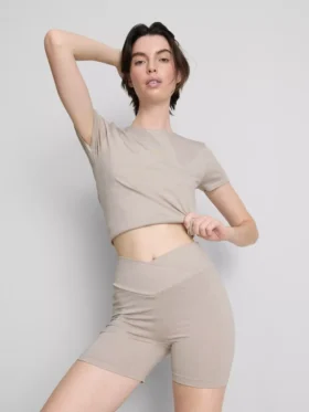 Naadloze sportshort met gekruiste tailleband