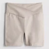 Naadloze sportshort met gekruiste tailleband
