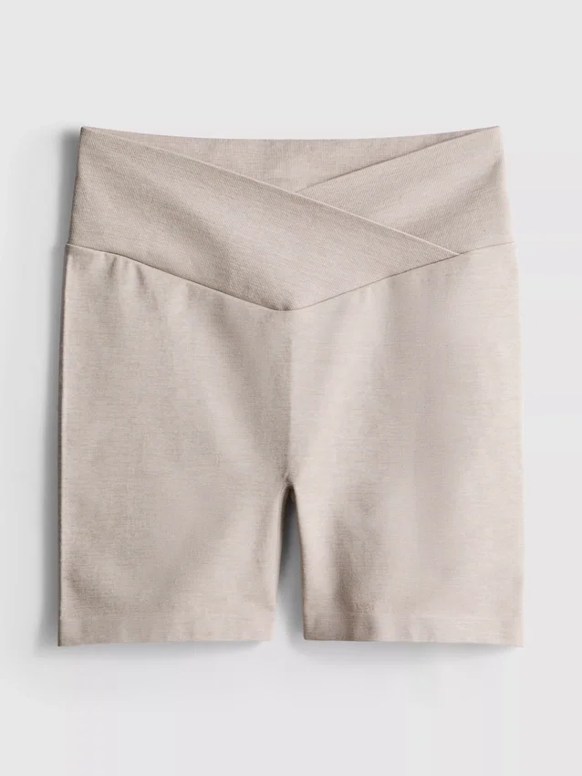 Naadloze sportshort met gekruiste tailleband