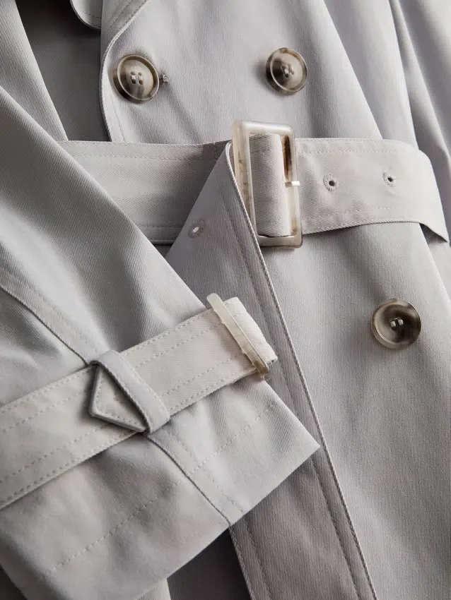 Onmisbare trenchcoat met riem