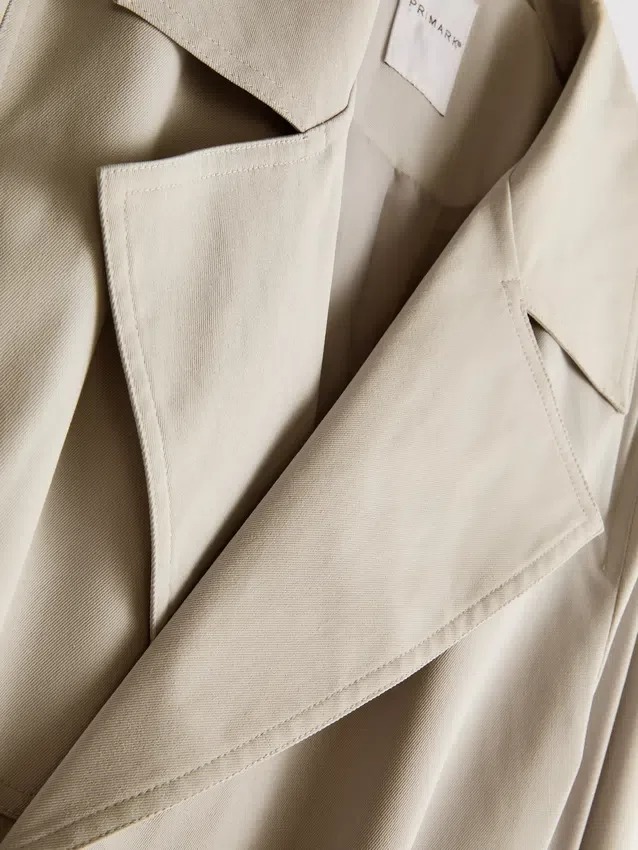 Onmisbare trenchcoat met riem