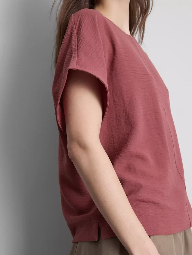 Ontspannen T-shirt met ronde hals en luchtdoorlatend ontwerp
