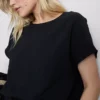 Ontspannen T-shirt met ronde hals en luchtdoorlatend ontwerp