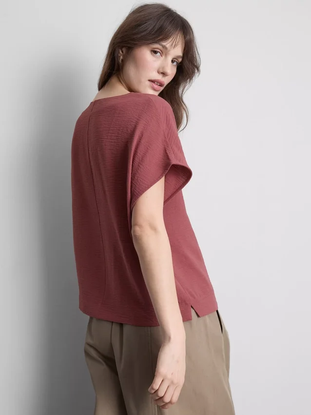 Ontspannen T-shirt met ronde hals en luchtdoorlatend ontwerp