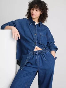 Overhemd van katoenen denim met knopen en een relaxte pasvorm