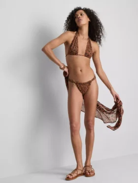 Paula Echevarría bikinibroekje met luipaardprint en glitters
