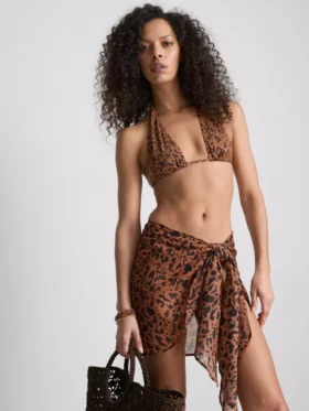 Paula Echevarría bikinitop met luipaardprint en halternek