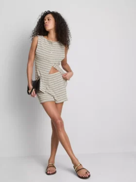Paula Echevarría gebreide gestreepte minishorts