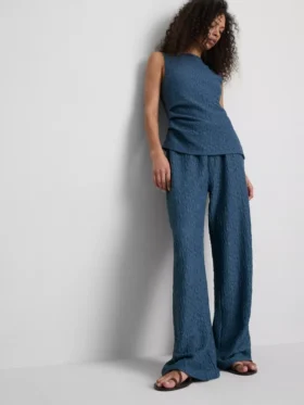Paula Echevarría gekreukte broek met wijde pijpen