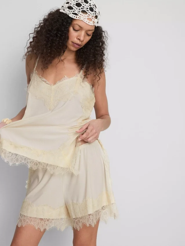 Paula Echevarría korte Shorts met kanten rand