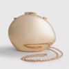 Paula Echevarría metallic ovale crossbodytas