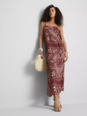 Paula Echevarría midi-jurk met paisleypatroon