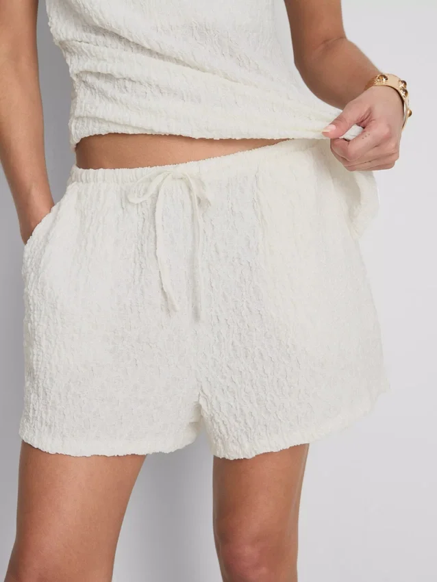 Paula Echevarría: relaxte crinkle-Shorts