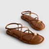 Paula Echevarría sandalen met bandjes en bedeltjes