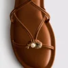 Paula Echevarría sandalen met bandjes en bedeltjes