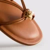 Paula Echevarría sandalen met bandjes en bedeltjes