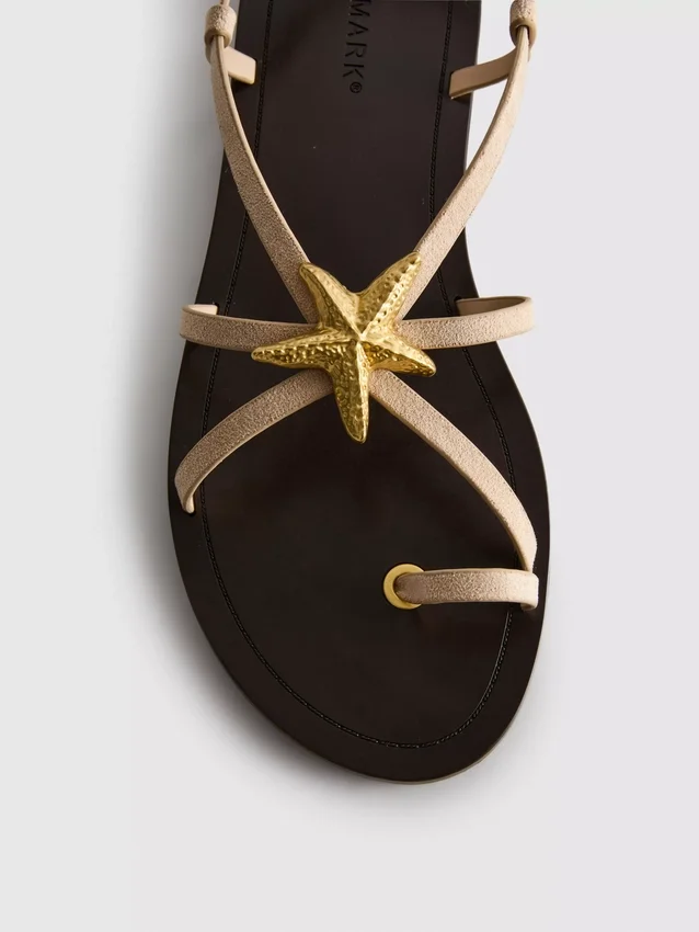 Paula Echevarría sandalen met bandjes en zeesterren