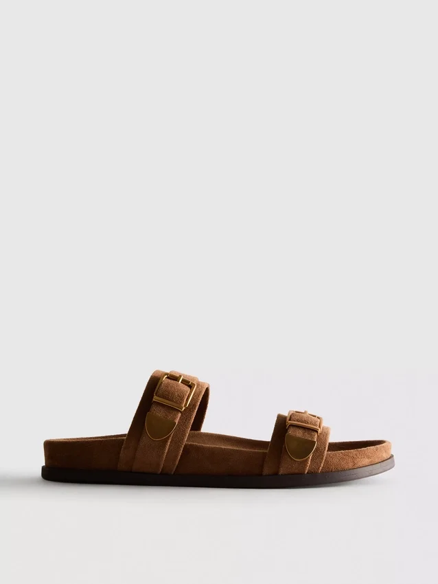 Paula Echevarría sandalen met dubbele bandjes en gesp
