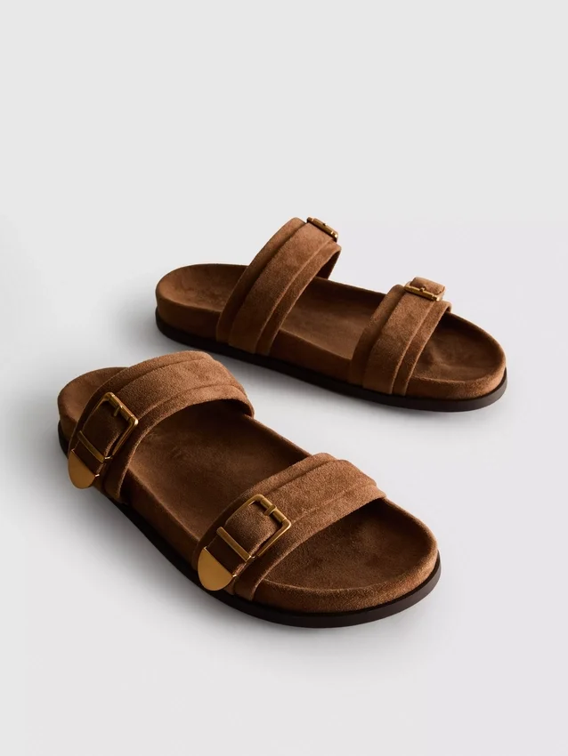 Paula Echevarría sandalen met dubbele bandjes en gesp