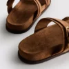 Paula Echevarría sandalen met dubbele bandjes en gesp