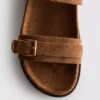 Paula Echevarría sandalen met dubbele bandjes en gesp