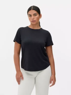 Performance-T-shirt met afgeronde zoom