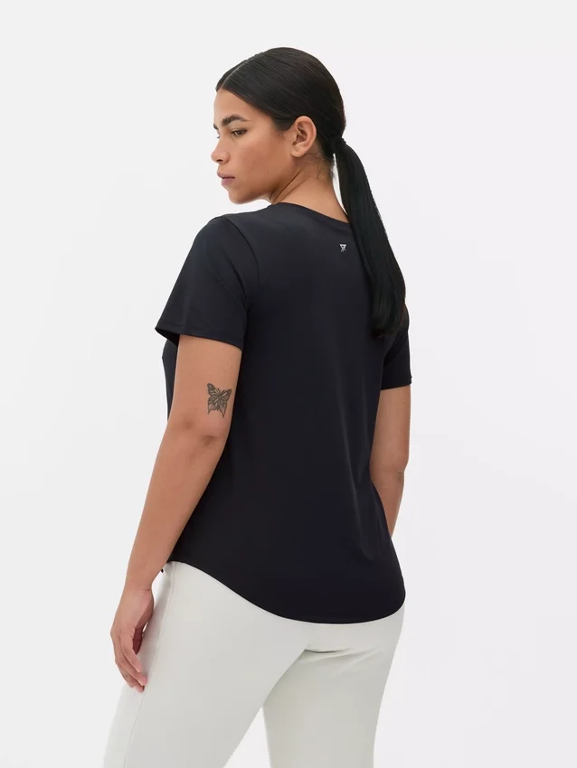Performance-T-shirt met afgeronde zoom