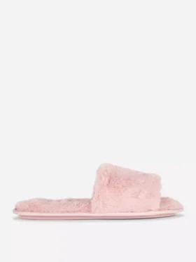 Pluizige pantoffels met gekruiste bandjes