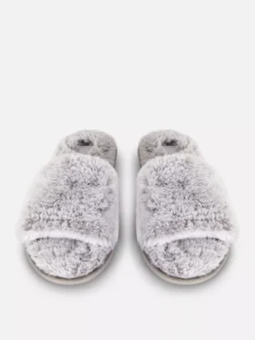 Pluizige pantoffels met gekruiste bandjes