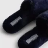 Pluizige pantoffels met gekruiste bandjes