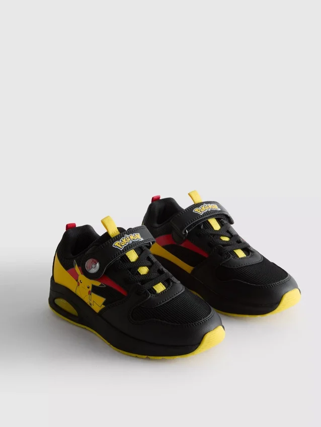 Pokémon-sneakers met licht