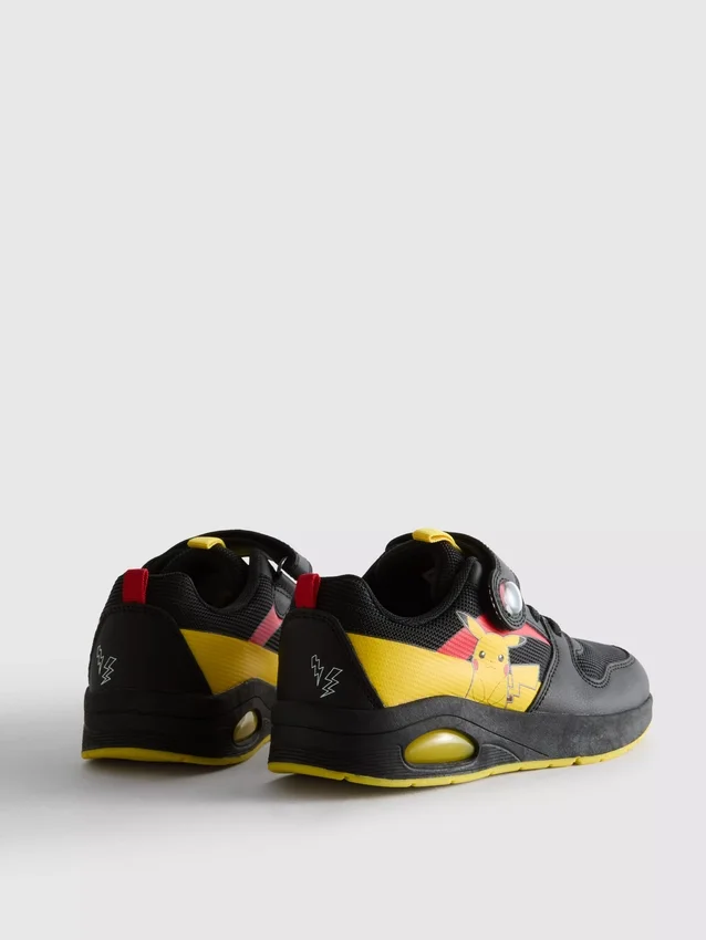 Pokémon-sneakers met licht