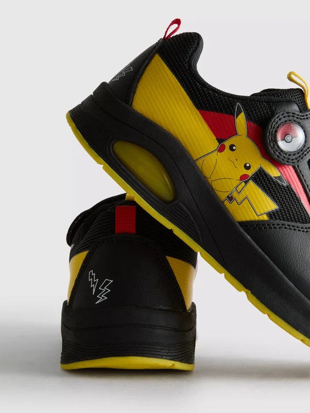 Pokémon-sneakers met licht