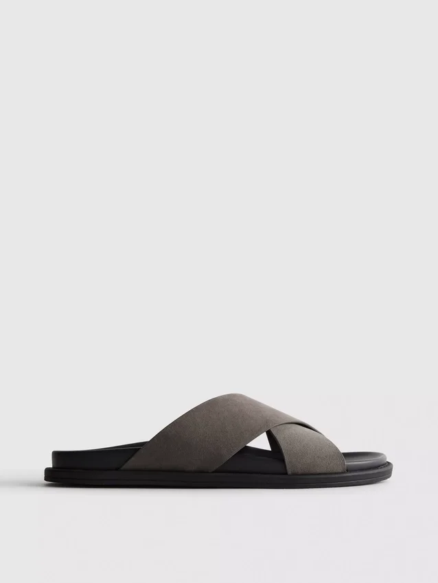 Poolslippers met gekruiste bandjes