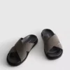 Poolslippers met gekruiste bandjes