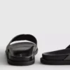Poolslippers met gekruiste bandjes