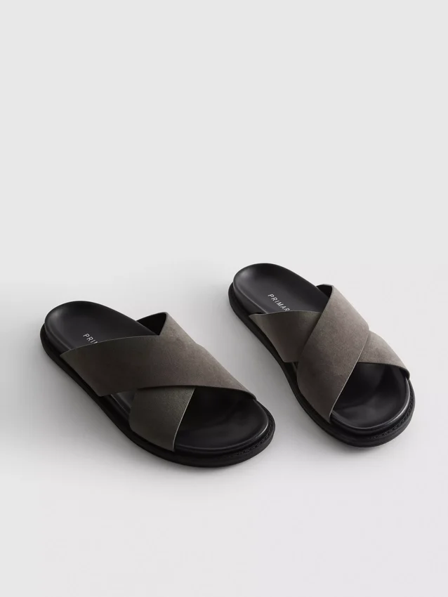 Poolslippers met gekruiste bandjes