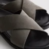 Poolslippers met gekruiste bandjes