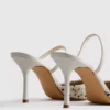 Pumps met puntige neus en stippenprint